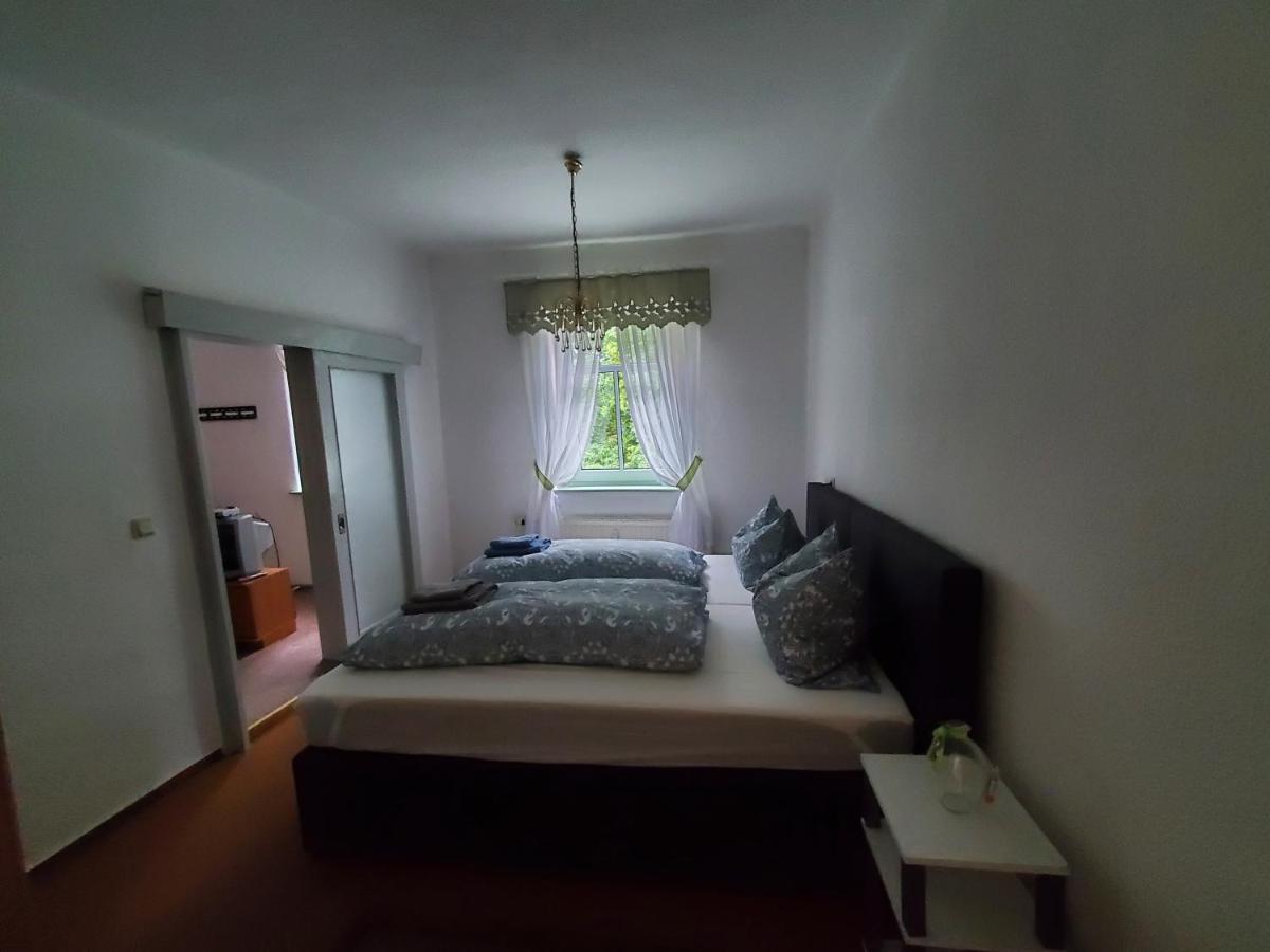 Ferienwohnung Am Rosengarten 로바우 외부 사진